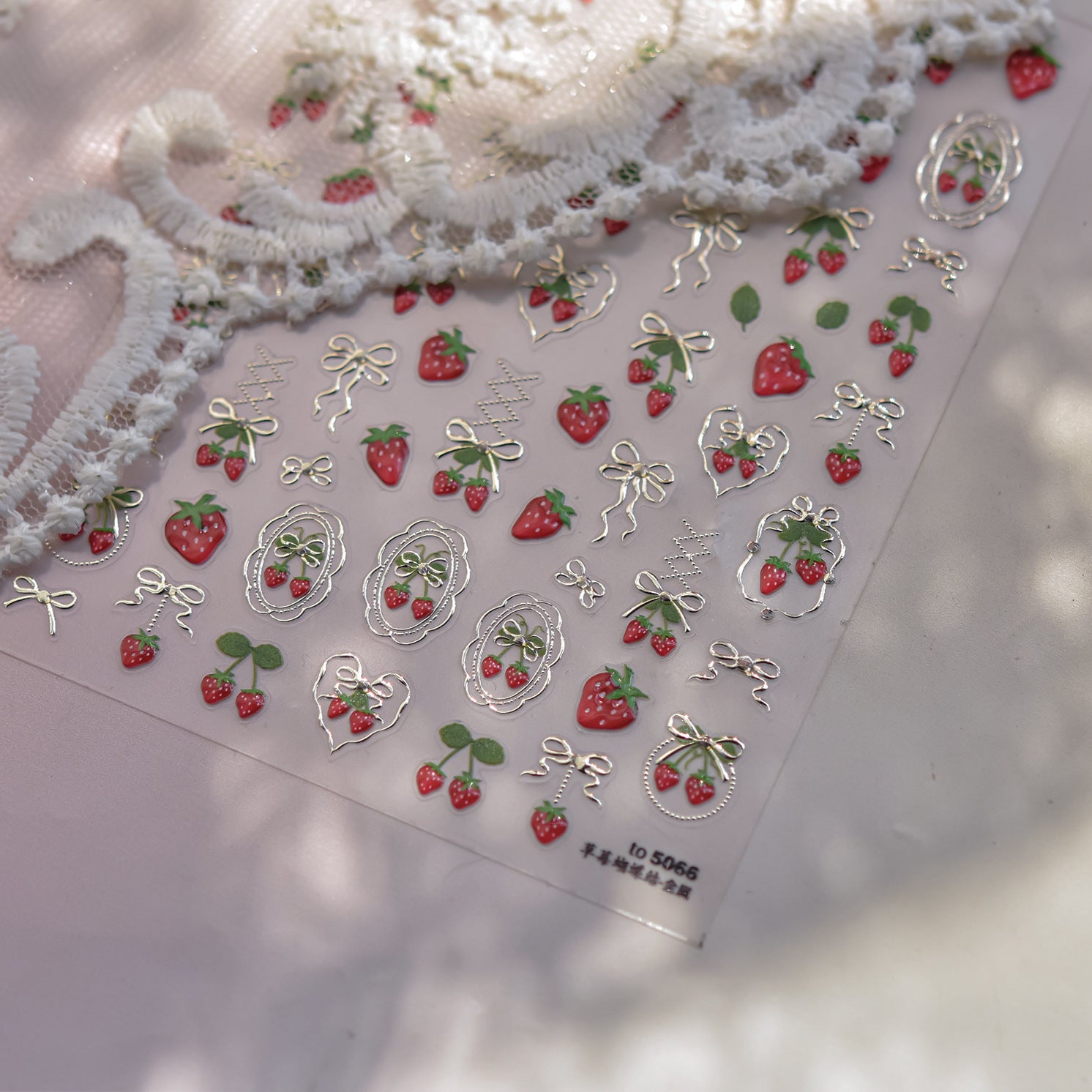 Stickers de style japonais Instagram Inspiré fraise et clou de métal Bow
