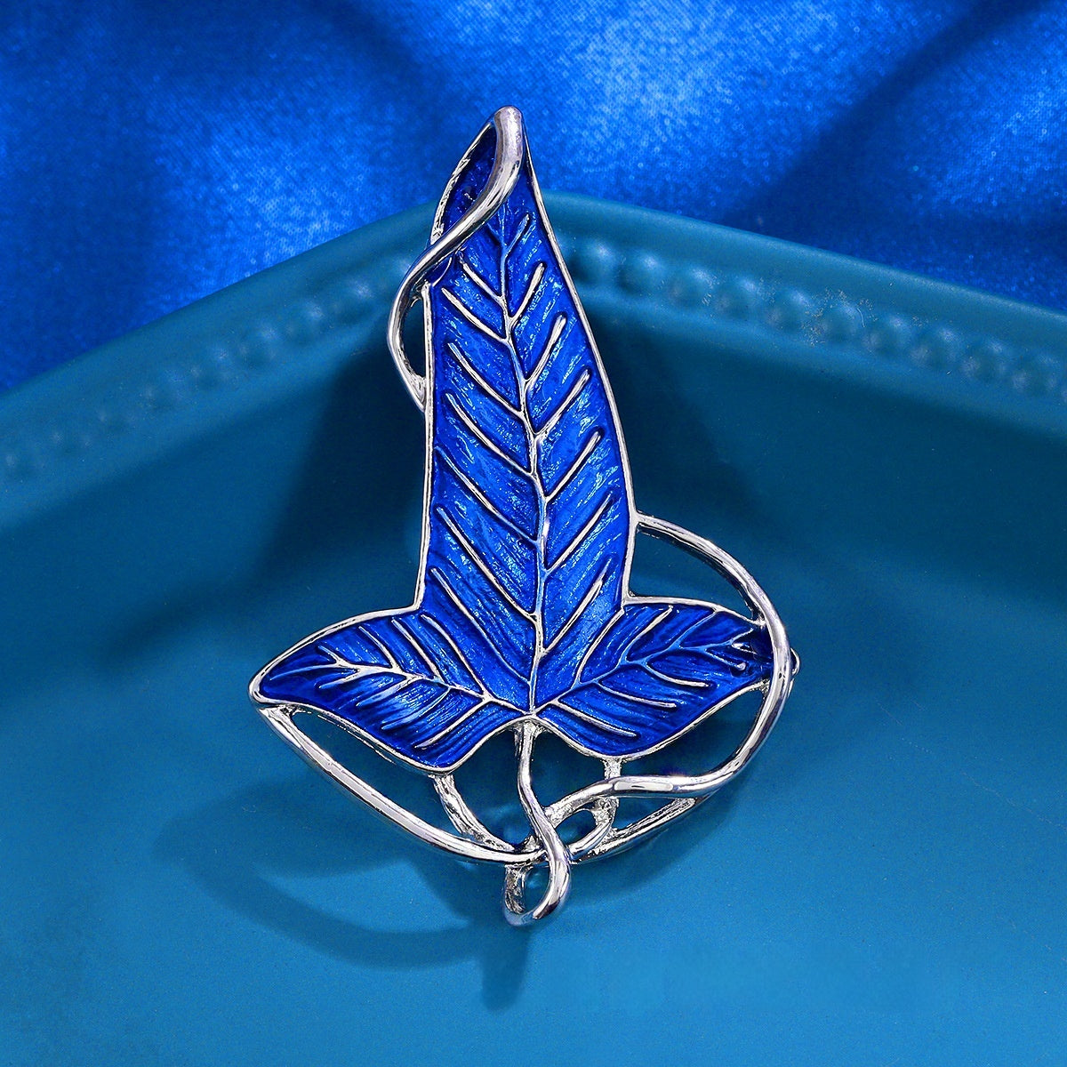Broche à trois dimensions pour femmes