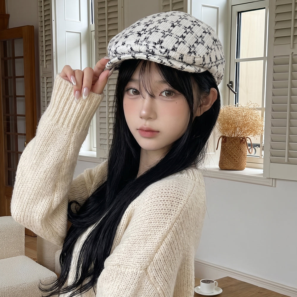 La petite casquette à motifs floraux, de style français, convient aux femmes du quotidien