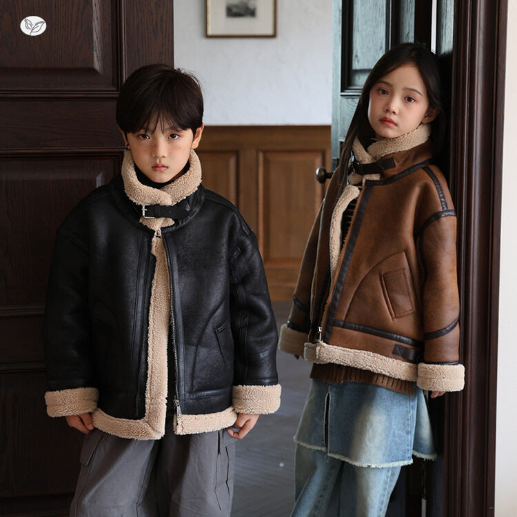 Manteau doublé de suède avec fourrure intégrée pour une chaleur et une épaisseur supplémentaires