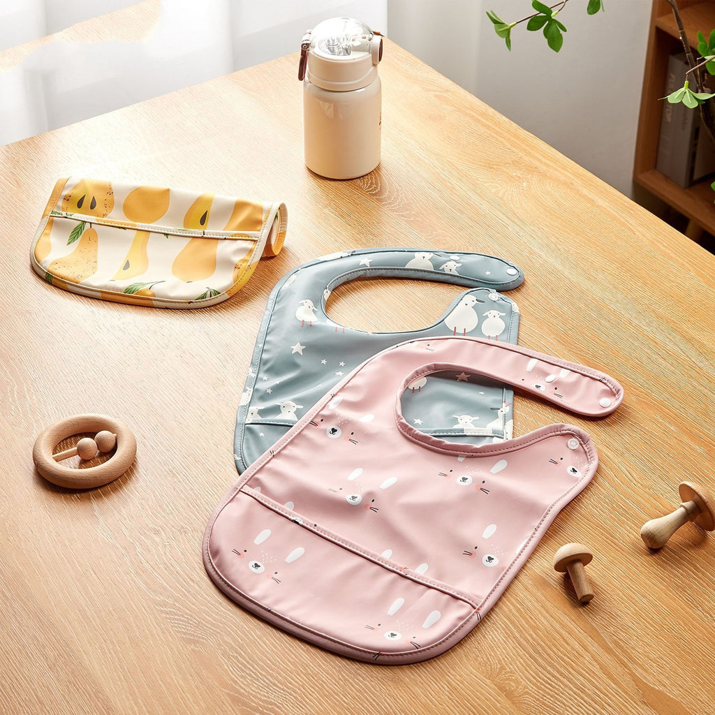 Nettoyant étanche de fermeture de snap Bib mangeant serviette de salive bille d'enfant