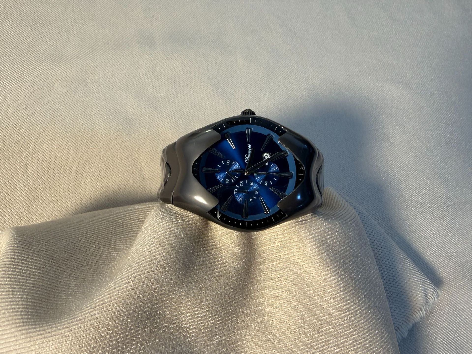 Montres avant-garde de style Y2K personnalisées en usine