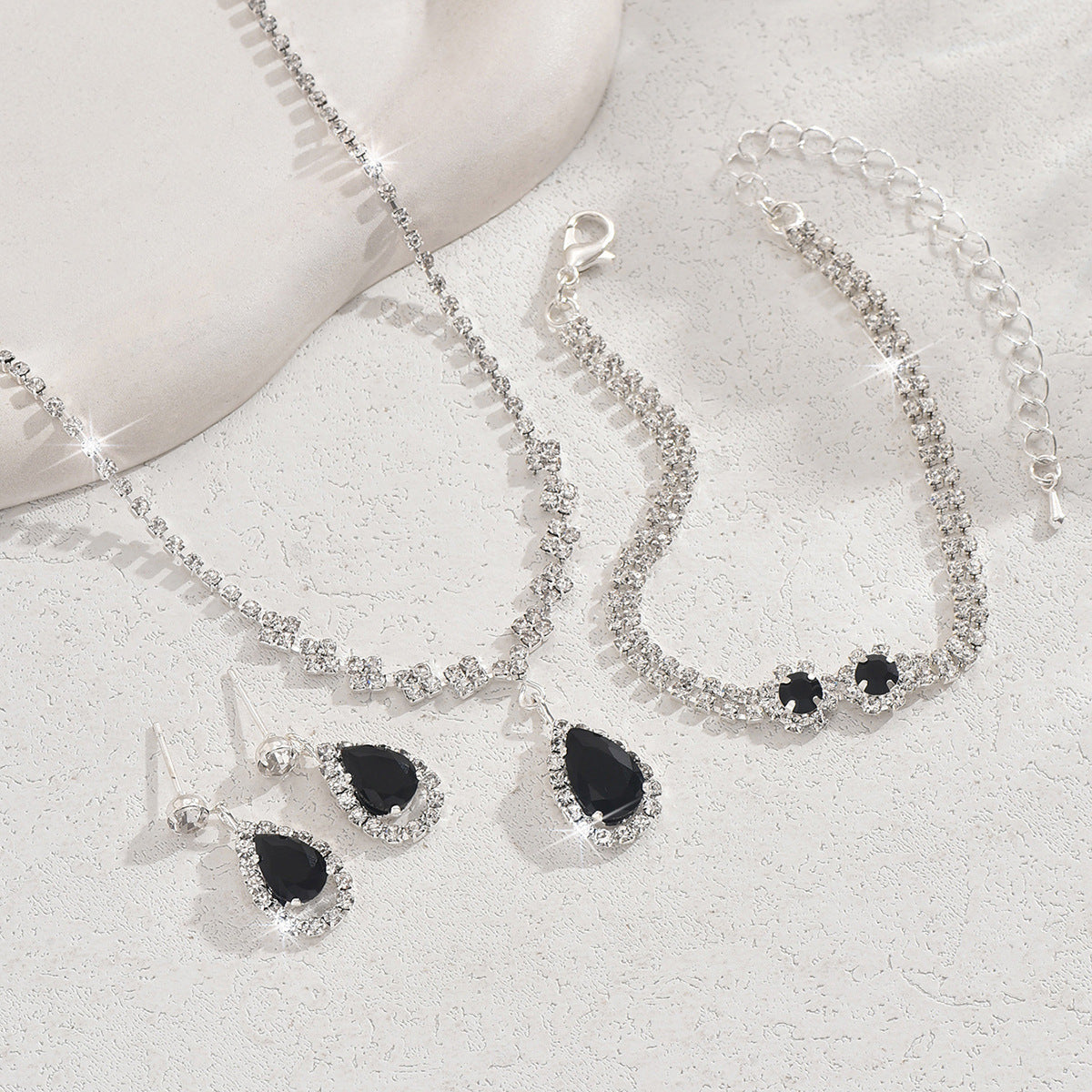 Explosions d'approvisionnement d'usine Bracelet boucles d'oreilles en cristal Zircon Bracelet en trois pièces de Sui