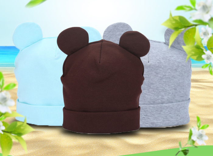 Les chapeaux d'oreille des enfants sont mignons et doux