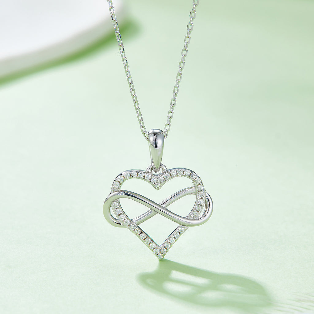 S925 Argent Sterling 4g Collier de coeur infini 45cm 36 Pierre Moissanite Pendentif avec GRA