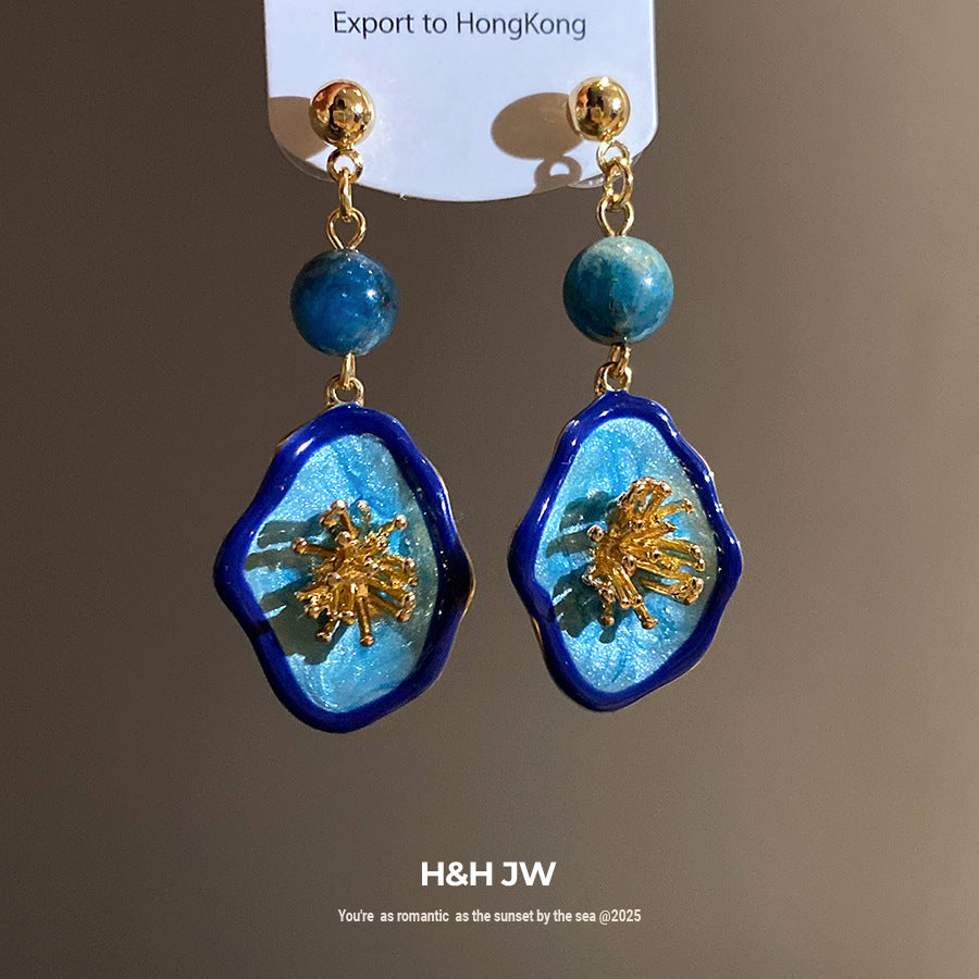 Retro Boucles d'oreilles de style court subtilement luxueuse et exsudant un sens de la sophistication