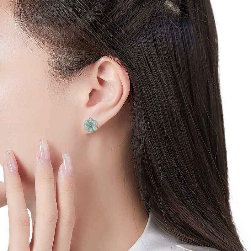 Élégantes boucles d'oreilles d'orchidée d'eau Jadeite bleue naturelle