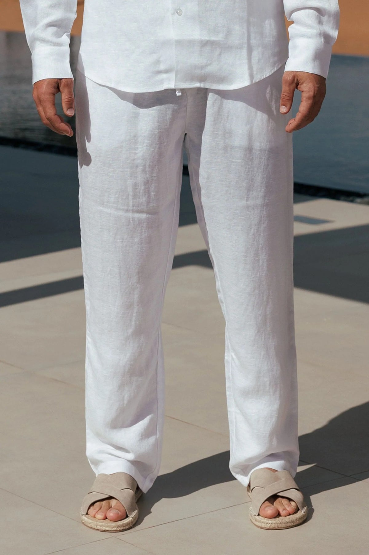 Chemise à manches longues et pantalons droits