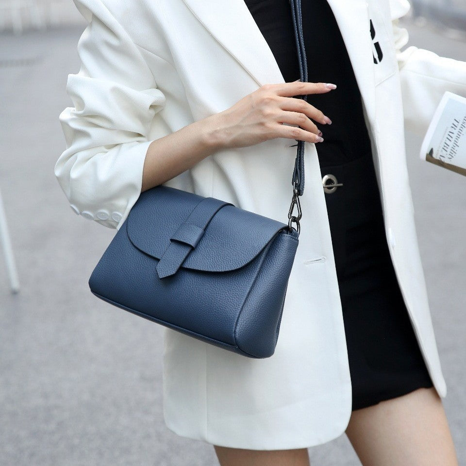 Sac souple en cuir pour femmes d'âge moyen