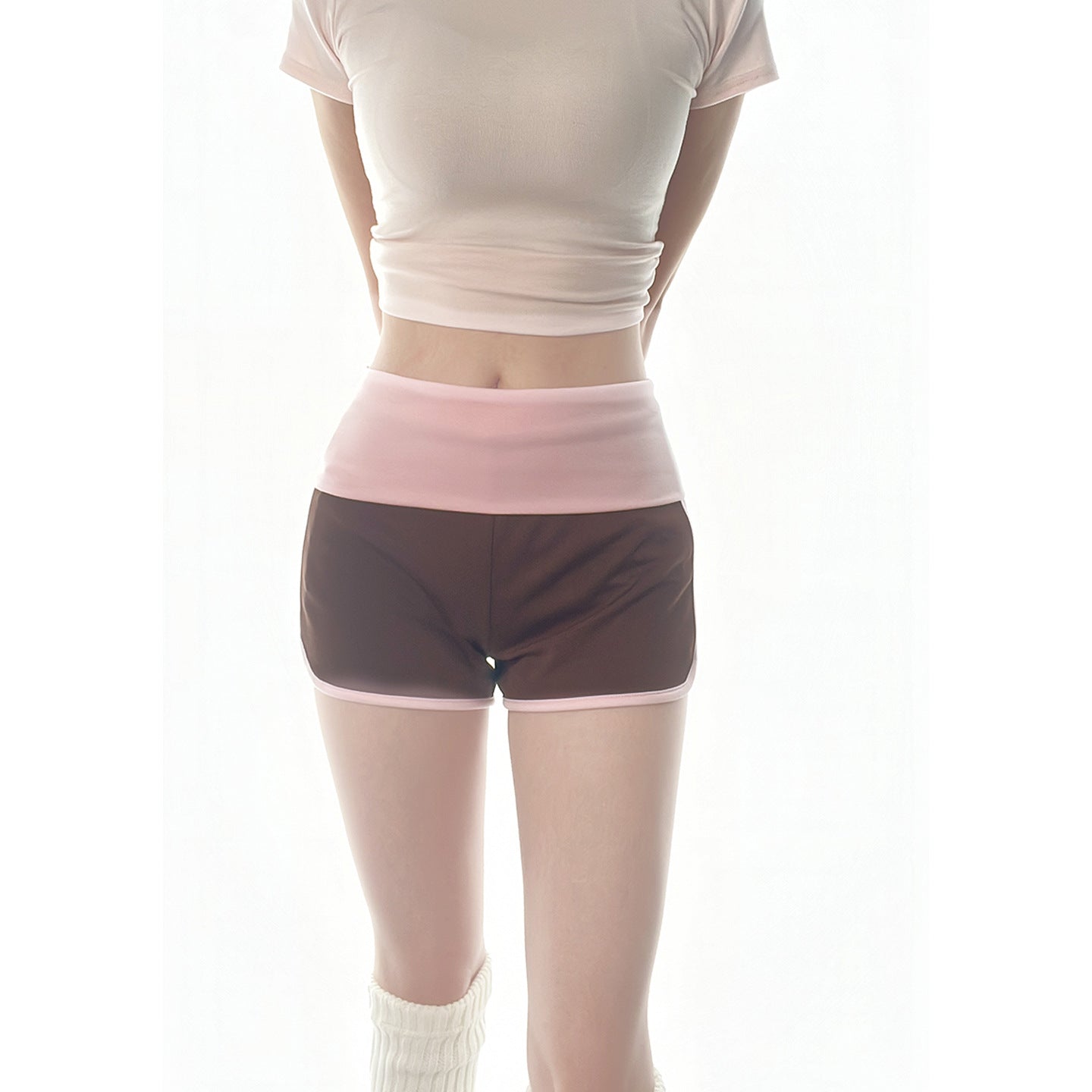 Shorts de sport pour femmes en couleur rose et café