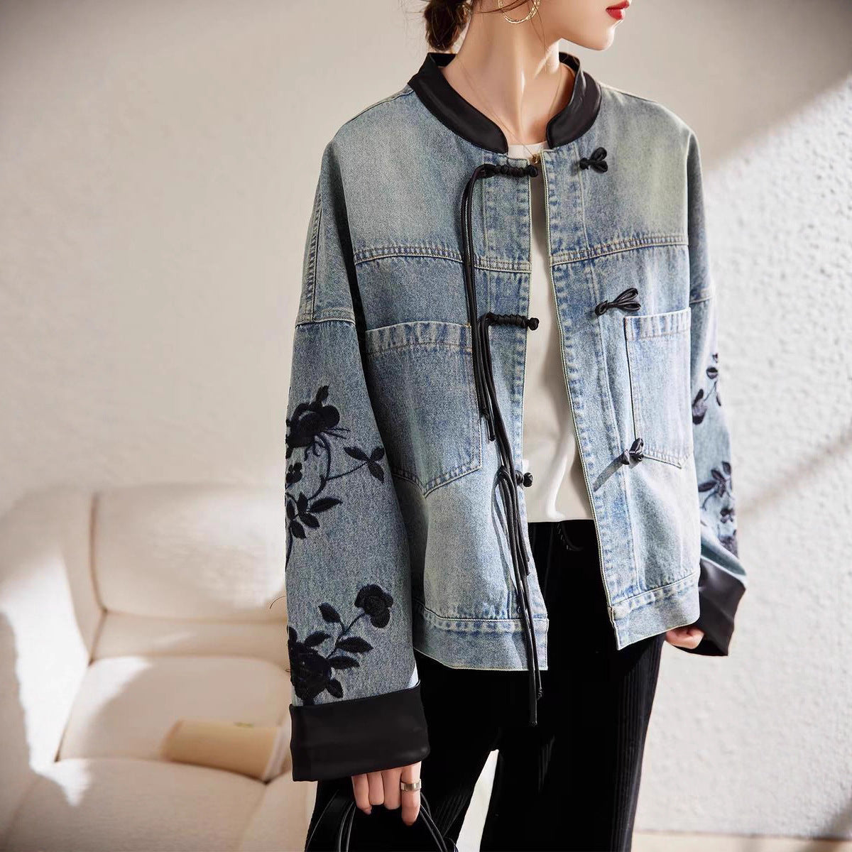 Veste denim de style chinois pour les femmes Printemps et Automne porter