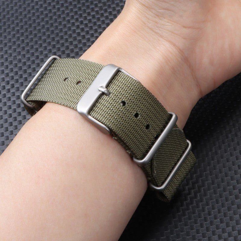 Bracelet polyvalent et minimaliste en nylon tissé