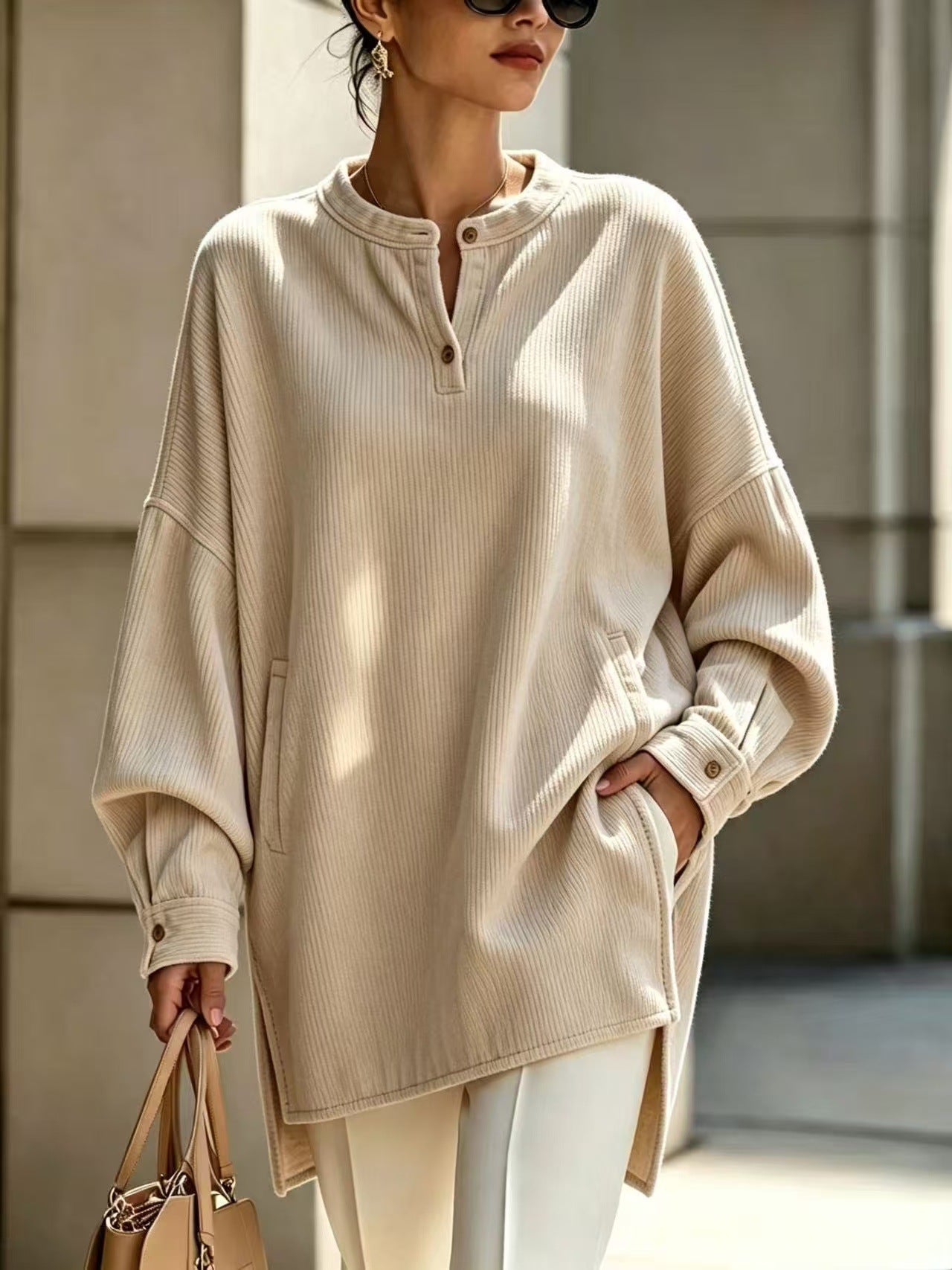 T-shirt à manches longues pour femmes avec un collier Henley