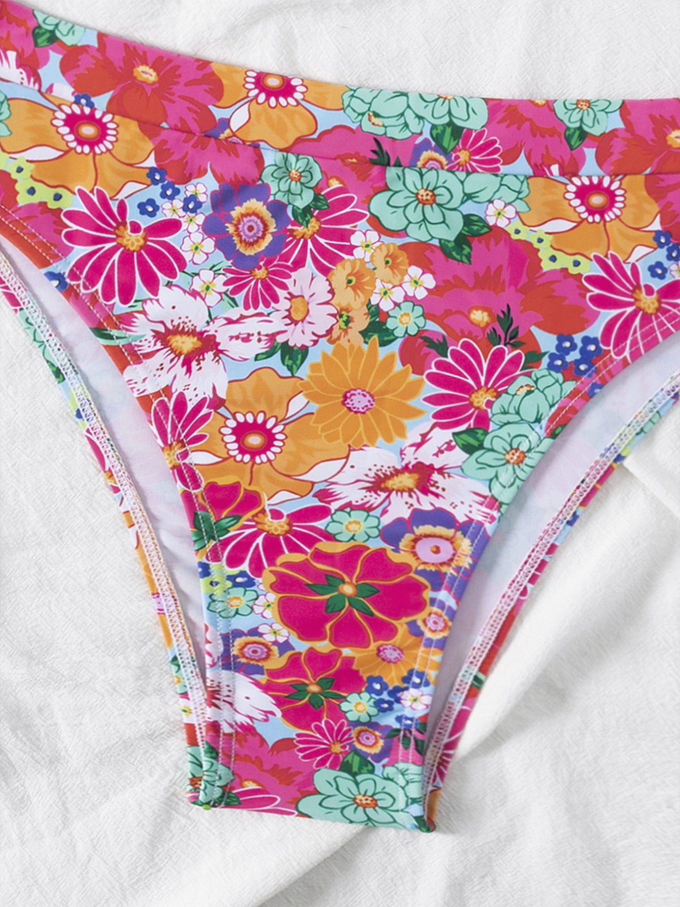 Style européen et américain Bikini maillot de bain Amazon Dentelle-Up Backless Sexy Floral Beach Biki