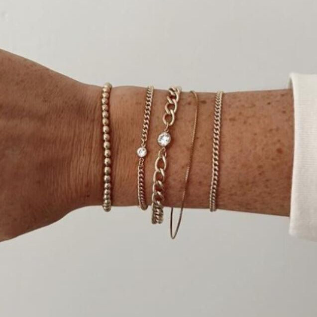Ensemble de bracelets pour femmes de base en alliage européen et américain