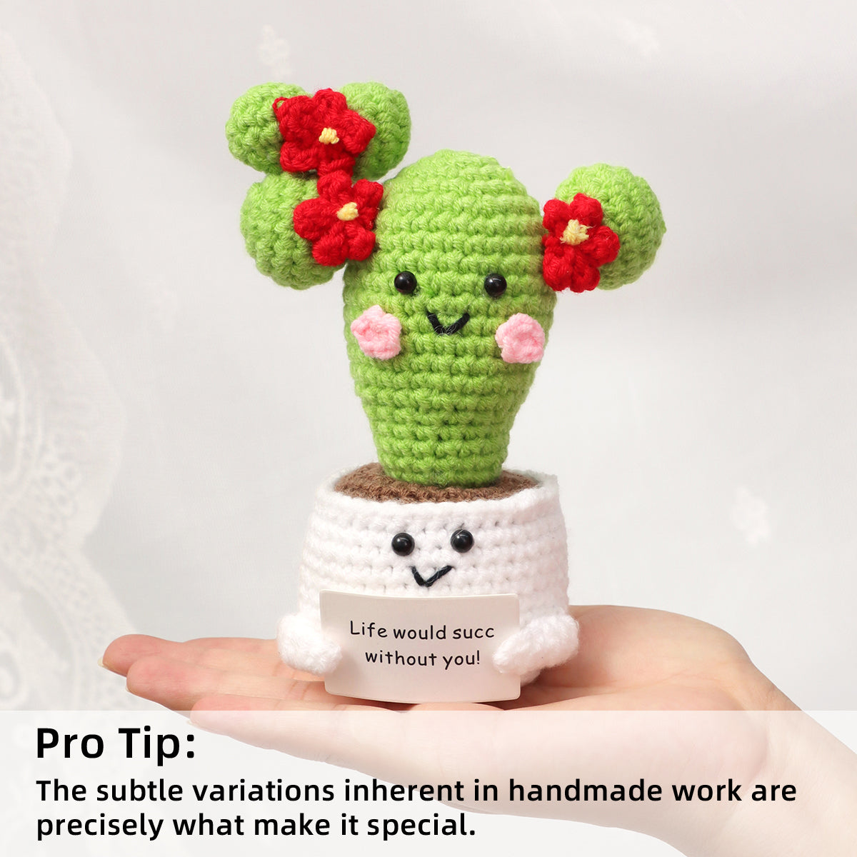 Crochet fait main Cactus Pot ornement avec brillant rouge Blossoms doux fil Croche éternelle