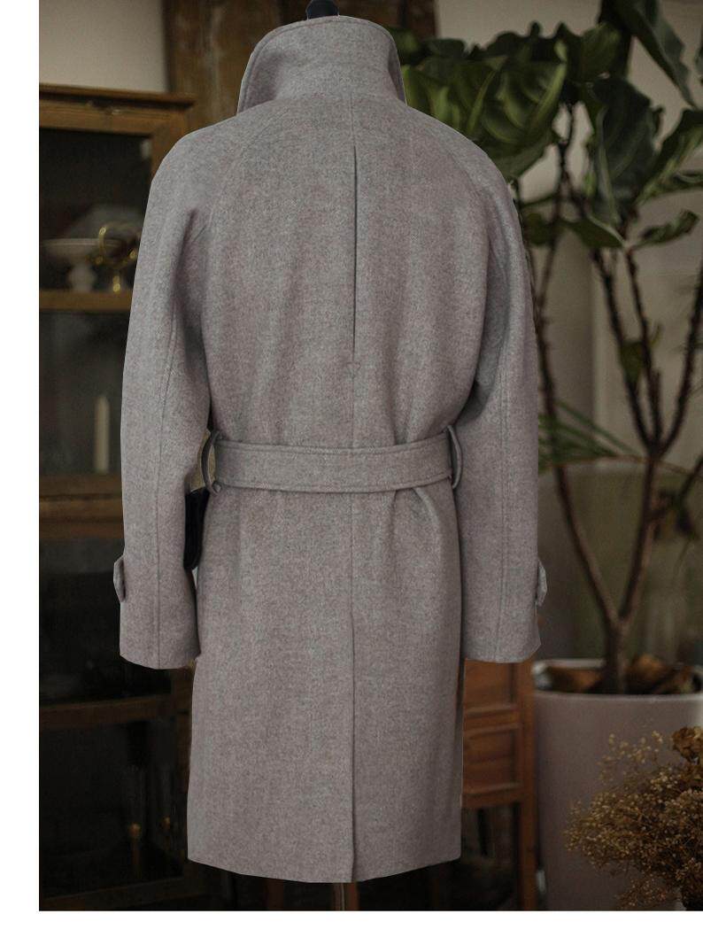 Manteau de laine de longueur moyenne pour hommes avec boutons de corne Et un collier de lapel