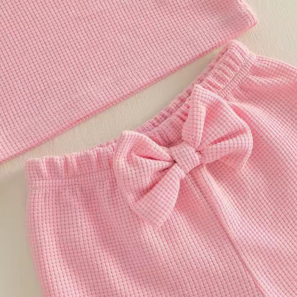 Sleeveless Ruffled col Top et un ensemble de shorts en couleur unie