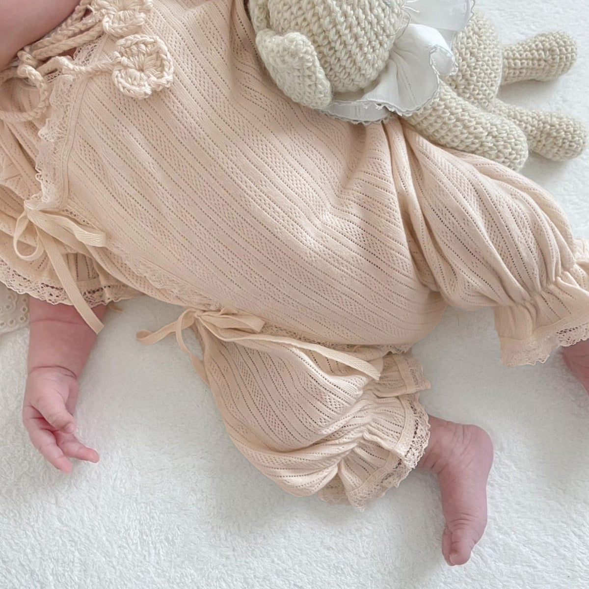 Vêtements d'été pour bébés Classe A Rompeur de dentelle à mailles creuses