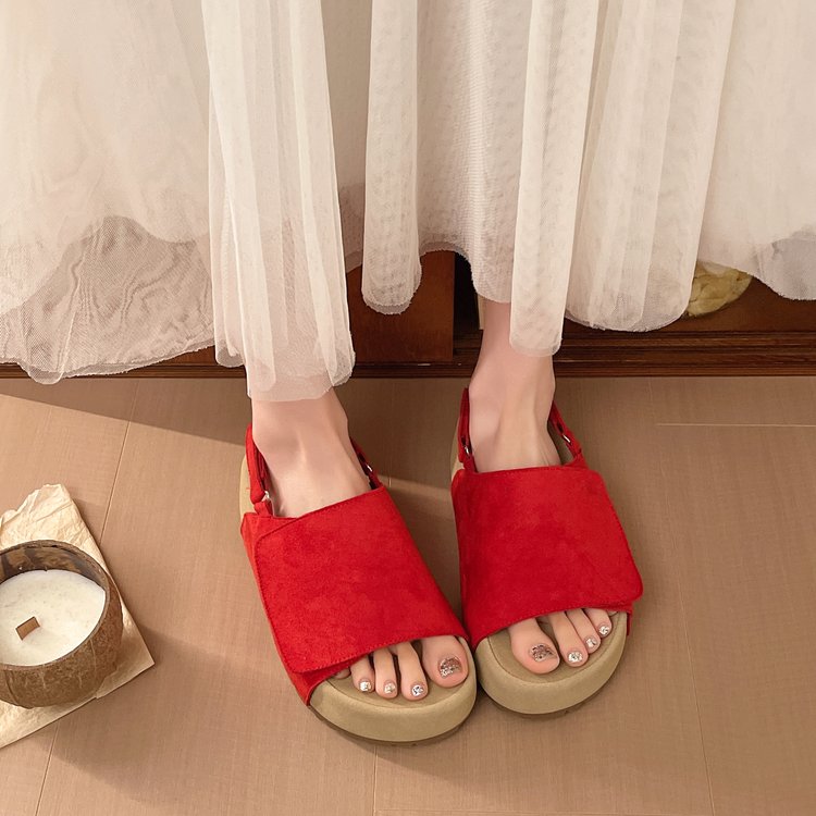 Mode d'arrivée d'été Sandales à diapositives polyvalentes pour femmes