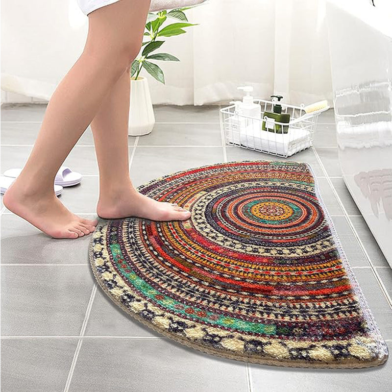 Tapis semi-circulaire ancien bohème