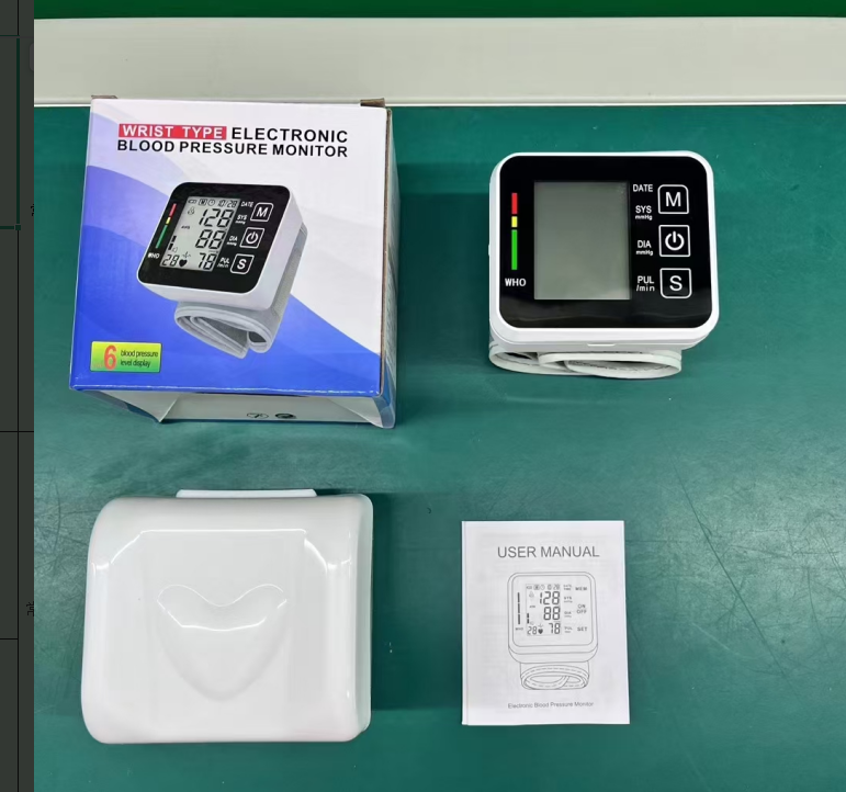 Black Smart Wrist Blood Pressure Monitor avec mesure automatique et annonce vocale