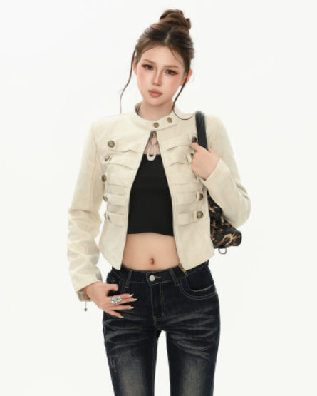 Veste en cuir court style biker vintage avec détails métalliques