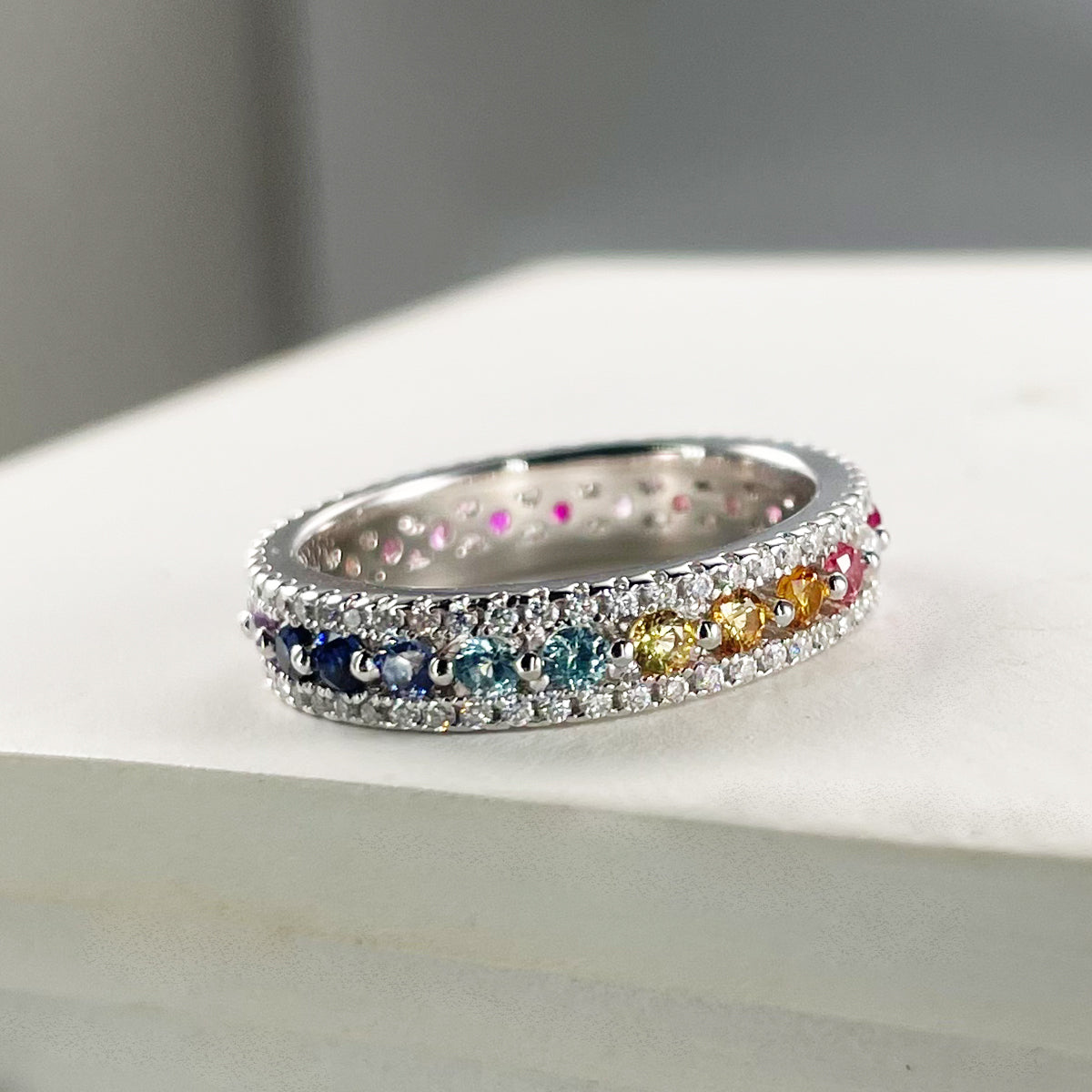 S925 Argent Sterling Rainbow Lab-Grown Gemstone Anneau d'éternité Pave Moissanite États-Unis Taille 5-9