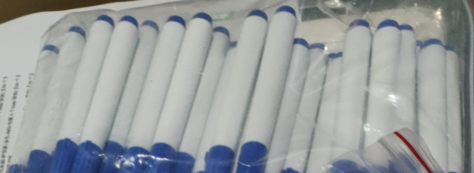 Plaque blanche stylo bleu-1 stylo