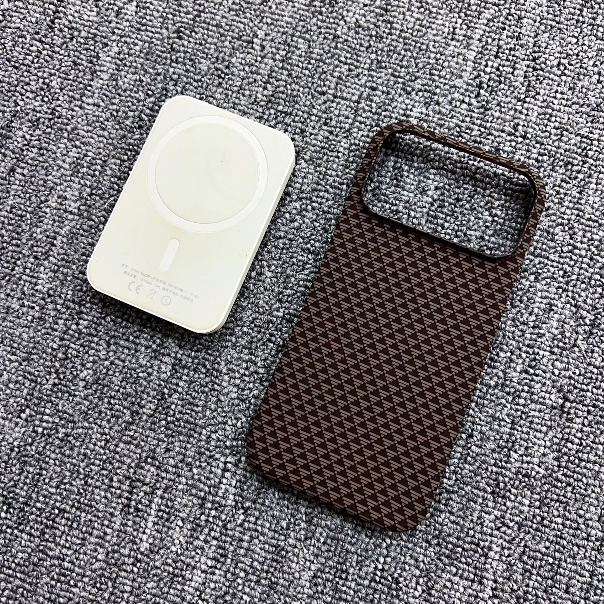 Boîtier de téléphone magnétique en fibre de carbone Kevlar
