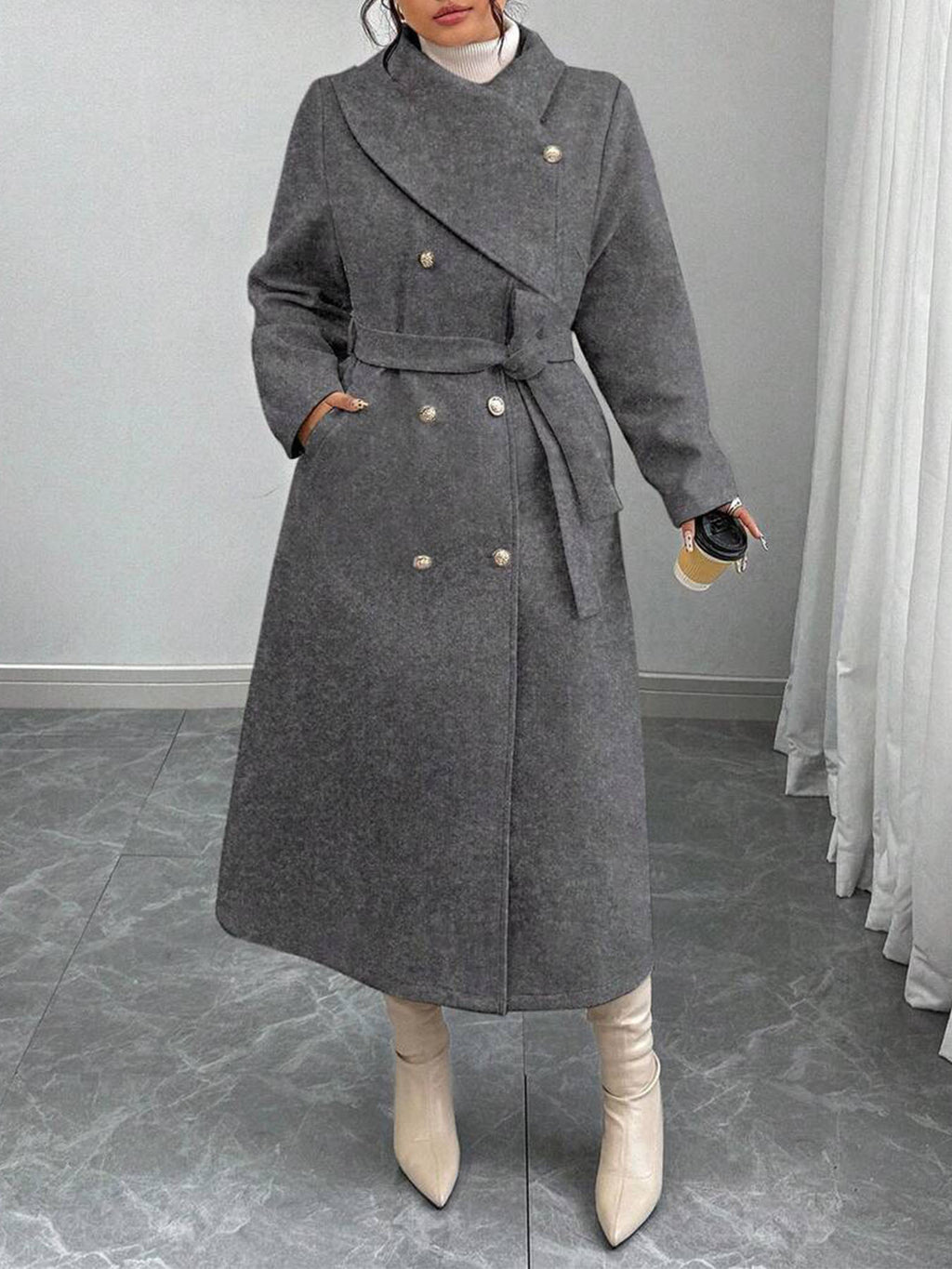 Manteau de laine à deux seins avec un collier asymétrique