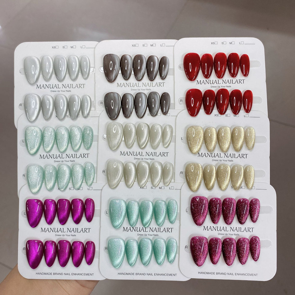 Conseils d'art sur ongles de gel appliqués à la main pour le séchage UVLED