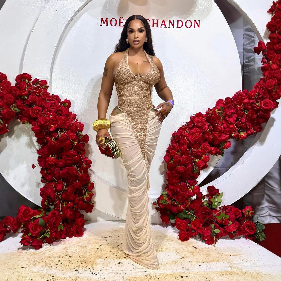 Panneau de maille à haute fente Sequin Halter Gown