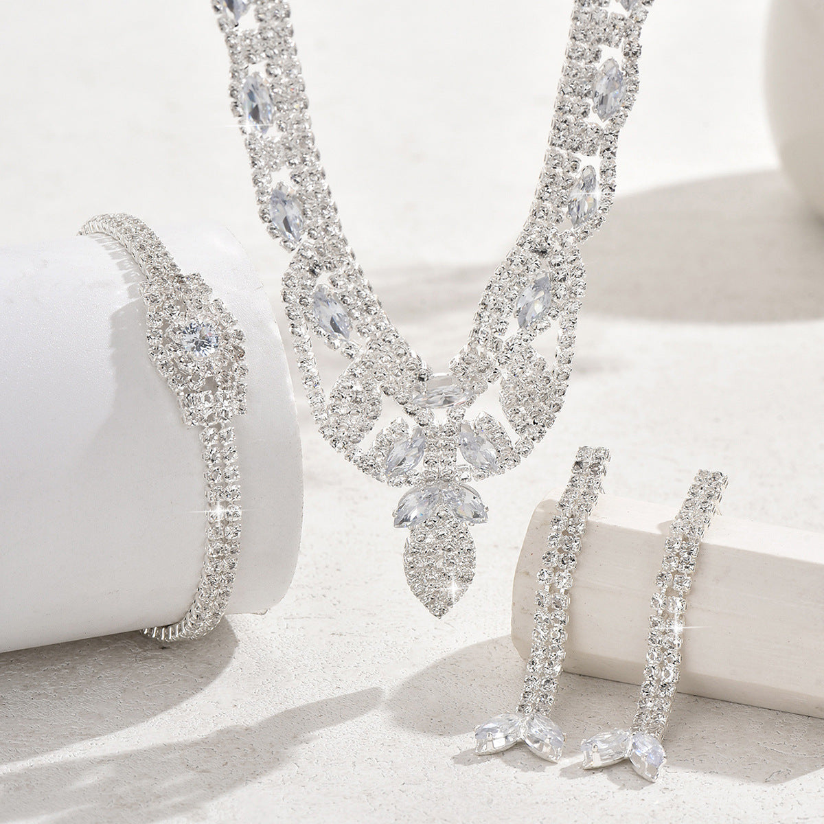 Ensemble de bijoux CZ 3Pcs pour femmes Poire à feuilles creuses
