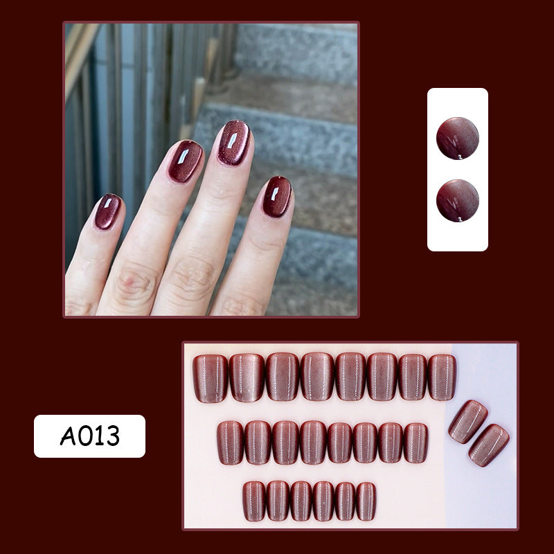 Série d'oeil de chat porter des ongles d'été