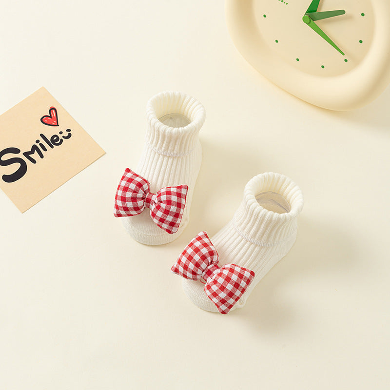 Bébé nouveau-né double aiguille anti-dérapant ne se sent pas serré avec les chaussettes de chambre pieds