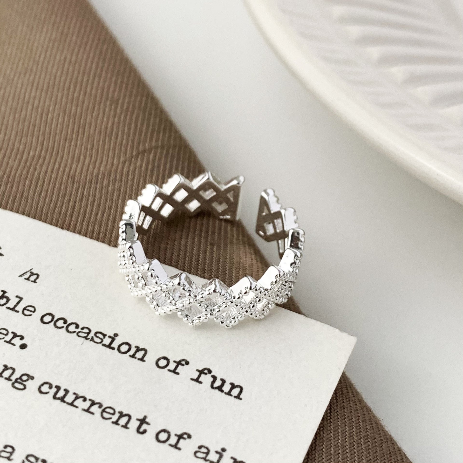 Simple, fashionable, léger luxe, argent haut de gamme Hollow-Out Ring Collection, Everyday Ve