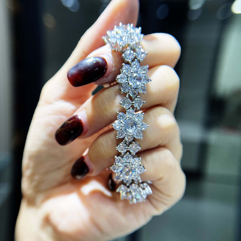 Full Diamond Sunflower Imitation Mosan Diamond Bracelet pour femmes Luxe Luxe Haute Sens H