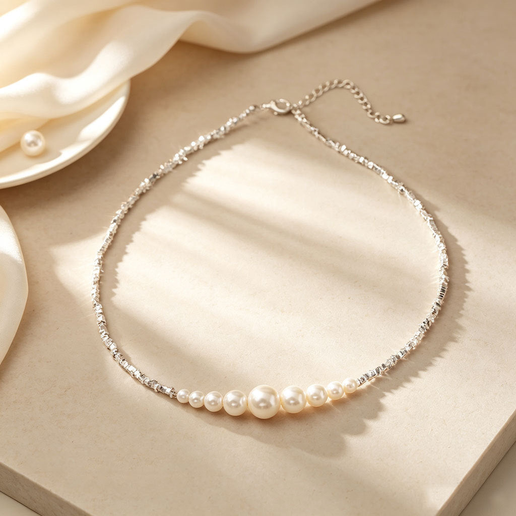 Collier Silver Pearl cassé est simple