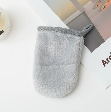 Nettoyer les cots du doigt maquillage faciale enlèvement des gants