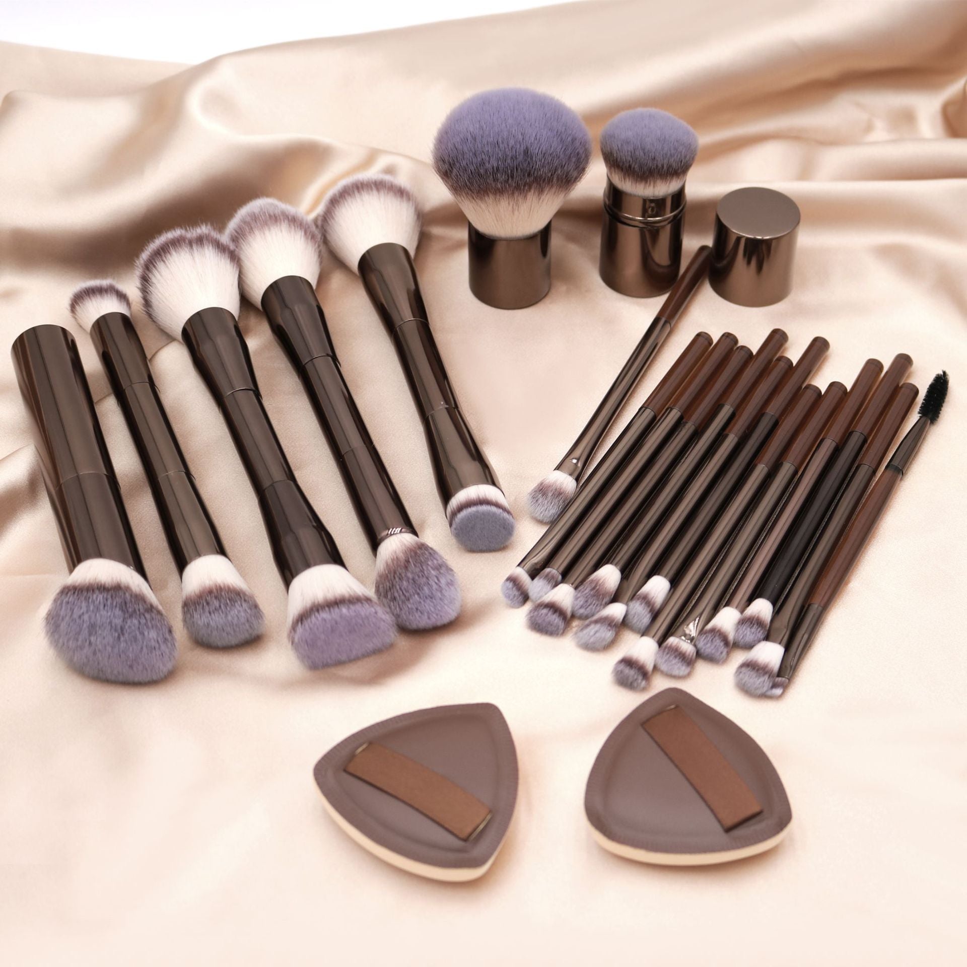 Brosse de maquillage en aluminium brun