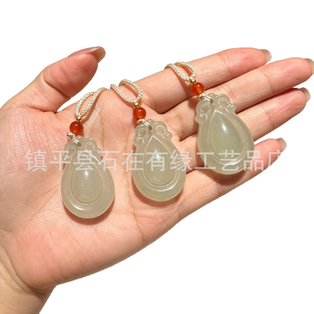 Pendentif aventurine naturel dans l'eau claire couleur