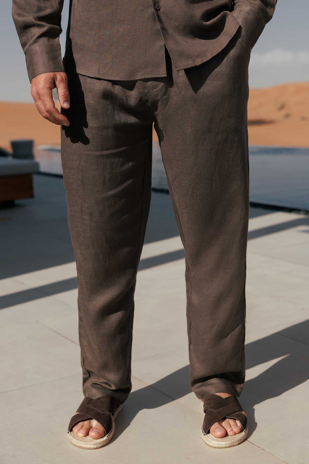 Chemise à manches longues et pantalons droits