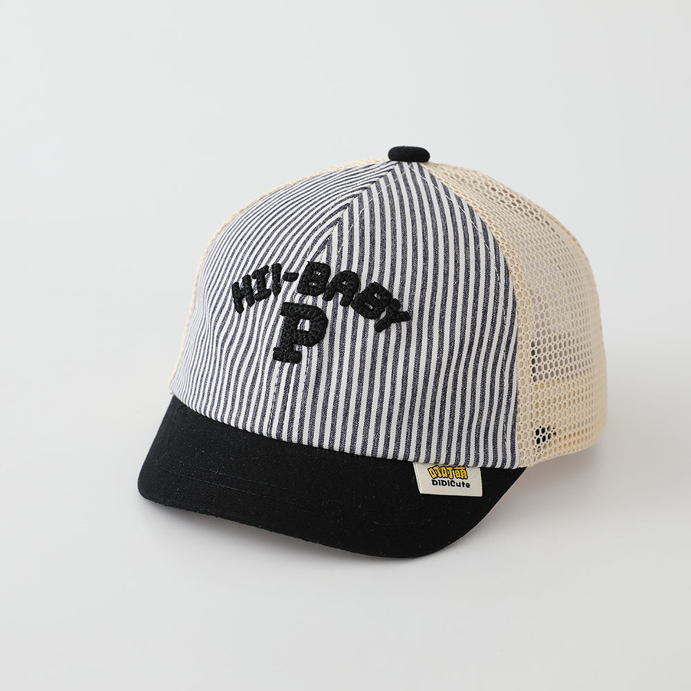 La lettre brodée pour enfants P Chapeau à rayures verticales avec un design multicolore est une mode
