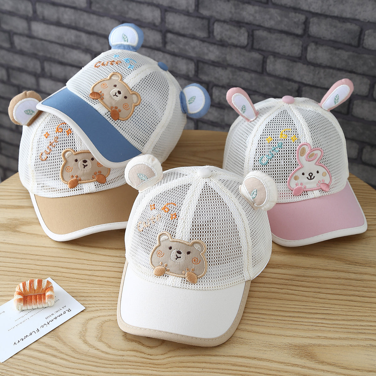 Animal de cartoon brodé doux et adorable pour enfants. Jolie casquette de baseball avec Brim. Ava