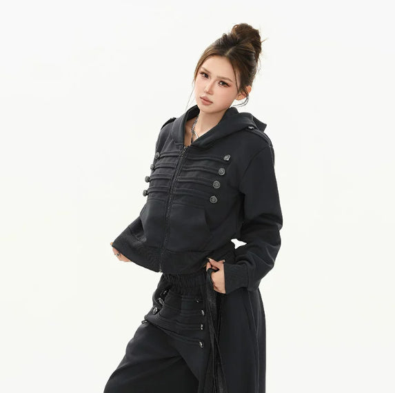 Veste en cuir court style biker vintage avec détails métalliques