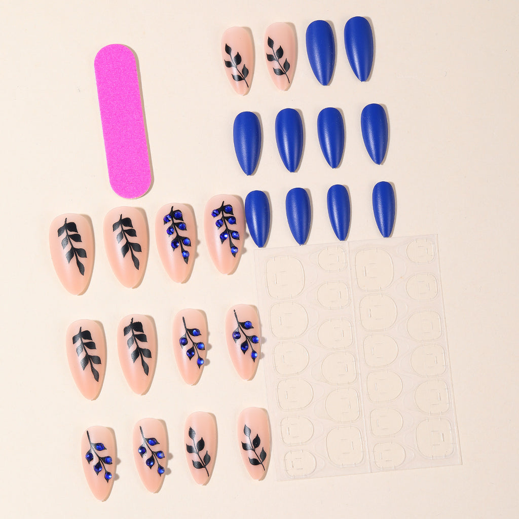 Conseils d'ongle en forme d'amandes en forme d'amandes bleu mat avec des accents diamantaires amovibles