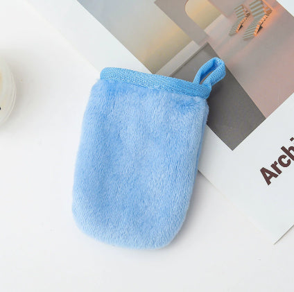 Nettoyer les cots du doigt maquillage faciale enlèvement des gants