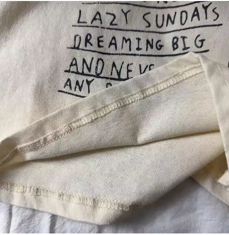 T-shirt à manches courtes pour enfants avec un cou d'équipage et un design imprimé