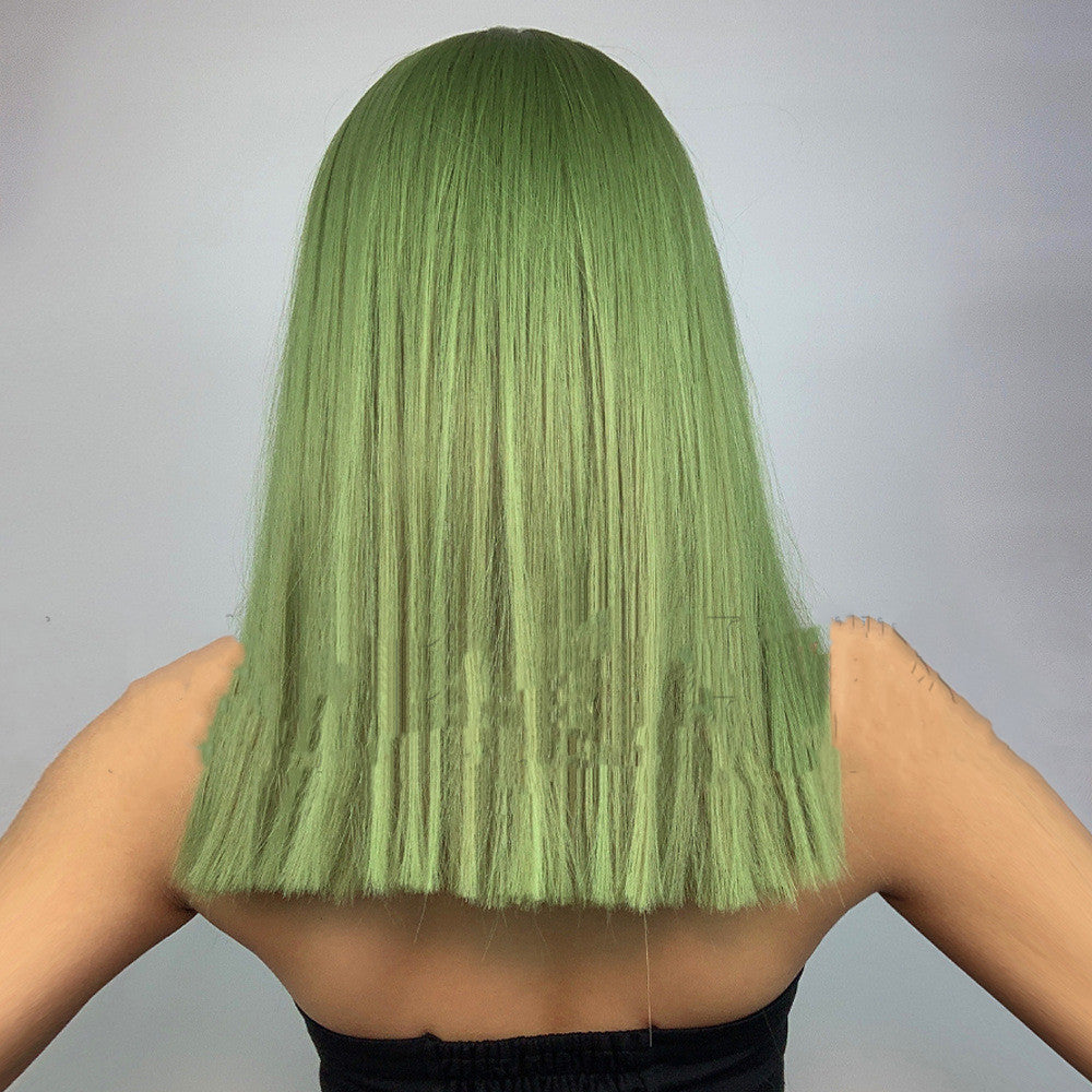 Plant vert cheveux droits avec des bangs